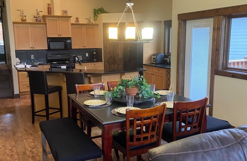 Radium Hot Springs House | Luxury Walk Out House in Radium Hot Springs 5 Bedrooms