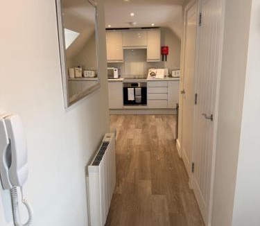 Wallingford Apartment | Luxury Wallingford Apartment, Parking, Workspace