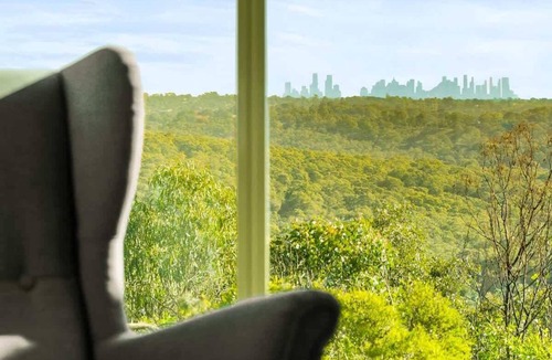 North Warrandyte House | Luxury Warrandyte Retreat w Pool, Views & Theatre