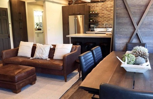 Kelowna Central Business District Condo | Luxury Waterfront 2 Bedroom Downtown Kelowna Condo with huge balcony