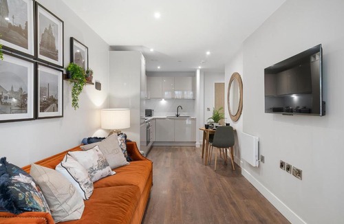 Vauxhall Apartment | Luxury Waterfront Apartment - Liverpool City Centre - Sleeps 4