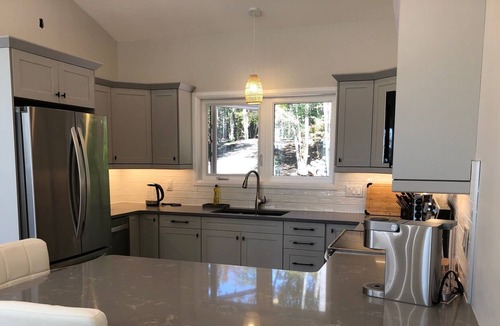 Armour Cottage | Luxury Waterfront Cottage on beautiful Little Doe Lake