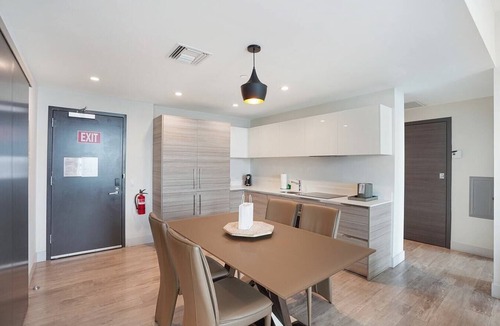Hollywood Condo | Luxury Waterfront Condo w/Stunning Sunset View-CS36
