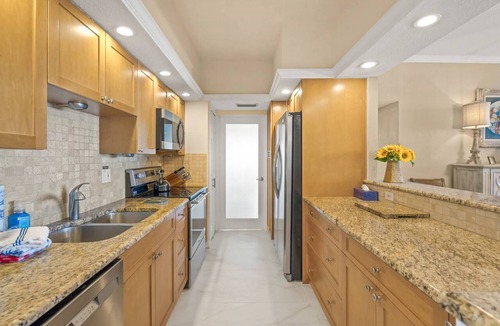 Siesta Key Condo | Luxury Waterfront Condo w/Lanai & Bay Views | Close to Beach & Steps to Heated Pools