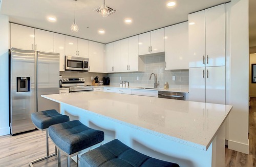 North Trail Condo | Luxury Waterfront Condo with Sunset Views , Sleeps 6