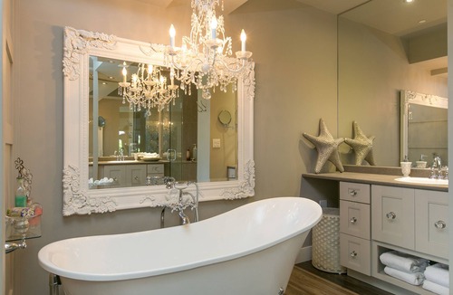 Kelowna Central Business District Hotel | Luxury Waterfront - Downtown Kelowna!