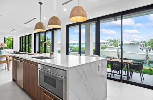 Venetian Shores House | Luxury Waterfront Escape- Brand New Home In Venetian Shores