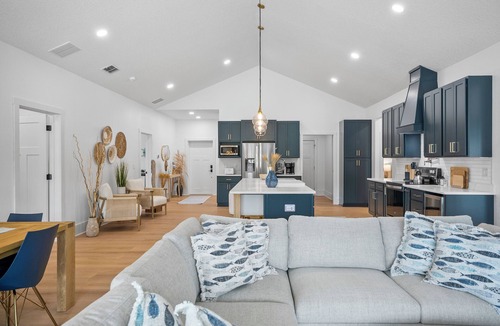 Palm Harbor House | Luxury Waterfront Escape – Private Dock, Heated Pool & Game Room! Pet-Friendly!