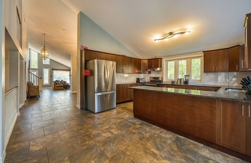 Keswick House | Luxury Waterfront Escape Near Toronto | Hot Tub, Sandy Beach & Amazing Views