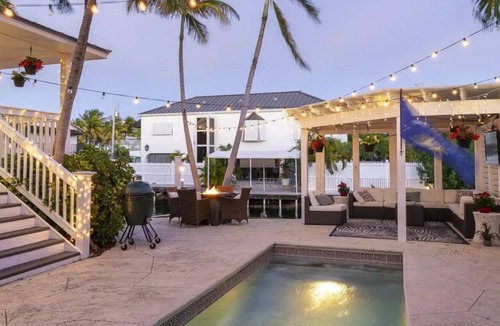 Key West House | Luxury Waterfront Escape. Pool, Dock & 10 Minutes to Key West