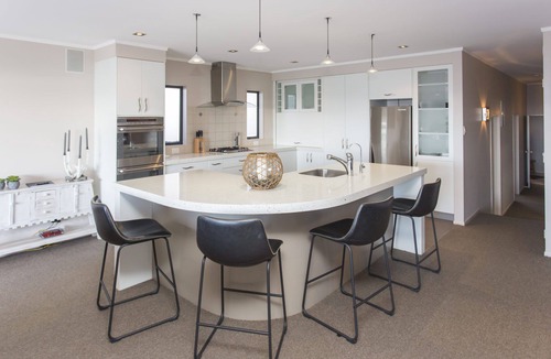 New Plymouth Villa | Luxury Waterfront Escape in New Plymouth