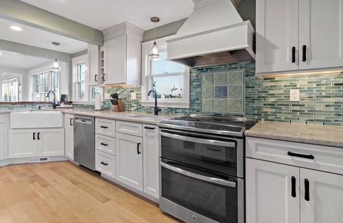 Barrington House | Luxury waterfront home with breathtaking views in Barrington