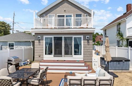 Somerset House | Luxury Waterfront Home Perfect for Family