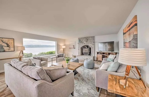 Clinton House | Luxury Waterfront Home w/Pool on the Puget Sound!