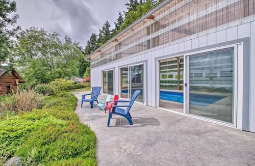 Clinton House | Luxury Waterfront Home w/Pool on the Puget Sound!