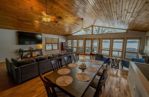 Hammond House | Luxury Waterfront Retreat on Black Lake