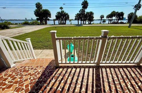 Holly Hill House | Luxury Waterfront Retreat near Daytona Beach