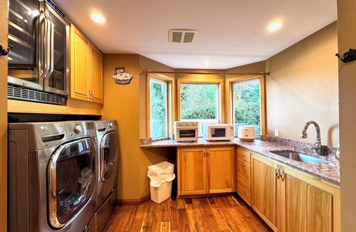 Retsil House | Luxury Waterfront Home, Sleeps 14, 4BR + Bonus Room, Private Beach & Pickleball