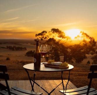 Toolleen House | Luxury Winery Stay with Sweeping Hilltop Views