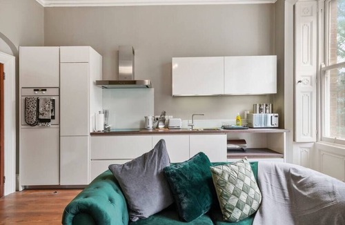 Wakefield Condo | Luxury Yorkshire Apartment 2 - Parking