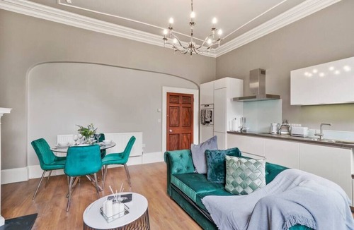 Wakefield Condo | Luxury Yorkshire Apartment 2 - Parking