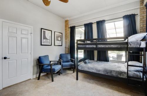 South Arlington House | Luxury4000sqft Hot Tub Games Cinema FTWorth ATTST