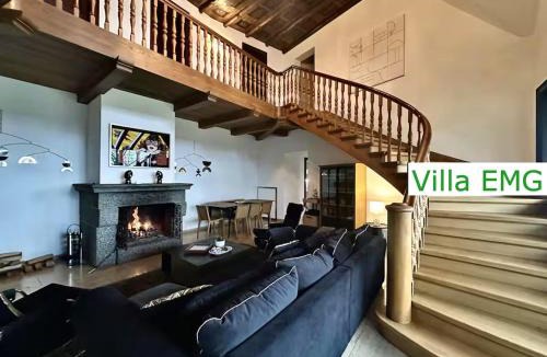 Moosburg Villa | Luxus Ferienhaus Villa EMG München in Moosburg mit Pool, SPA, Kamin, Wald, See für Familien Gruppen bis 24 Personen