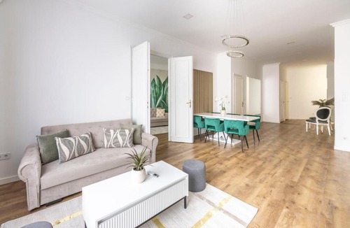 Jozsefvaros Apartment | Luxy Central Spacious & Cozy Residence with Balcony