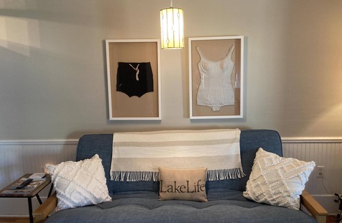 Lakeside Cottage | LVI Suite 15 - Studio Apartment in the Heart of Lakeside