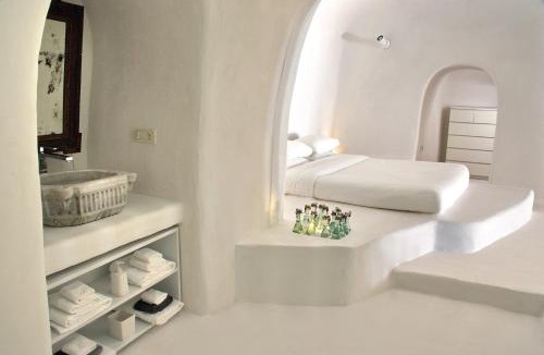 Oia Villa | Lydia Cavehouse