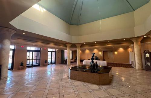 Central Business District Hotel | Lynchburg Grand Estate by IHG