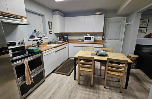 Lynn Valley Apartment | Lynn Valley Private Garden Suite