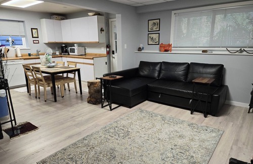 Lynn Valley Apartment | Lynn Valley Private Garden Suite