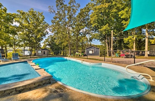 Almo Cabin | Lynnhurst Resort-Private cabin on Kentucky Lake with Hot Tub