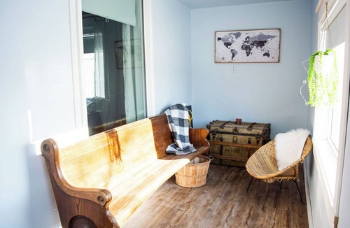 Virden House | Lyons Manor Rest & Relax, Golf Hockey Curl & Shop Newly Renovated CharacterHome