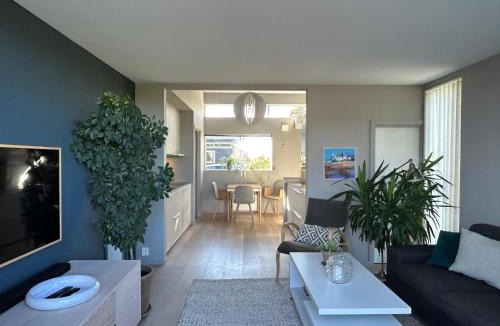 Fredrikstad Apartment | Lys leilighet med fine uteplasser - 2 soverom samt 2 soveplasser i åpent rom i andre etasje