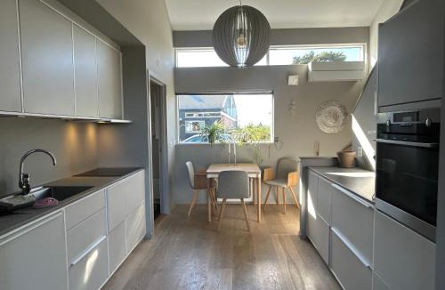 Fredrikstad Apartment | Lys leilighet med fine uteplasser - 2 soverom samt 2 soveplasser i åpent rom i andre etasje