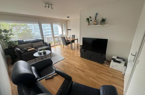 Gundeldingen Apartment | Möbelierte Wohnung mit Balkon zwischen Bahnhof und St Jakob
