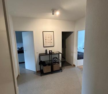 Gundeldingen Apartment | Möbelierte Wohnung mit Balkon zwischen Bahnhof und St Jakob