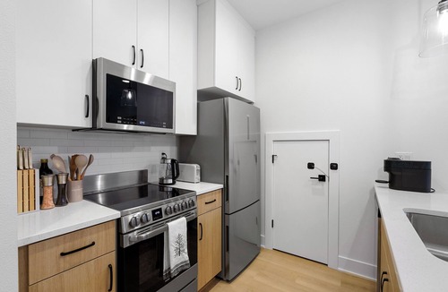 Mississippi District House | M Avenue House, steps from shops, dining, and arts