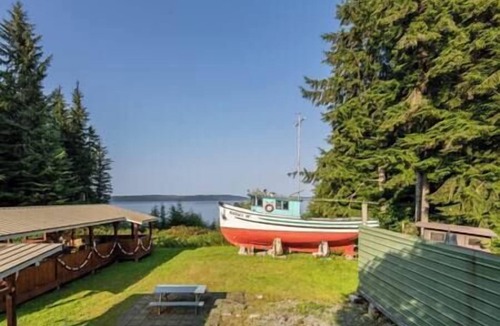 Alert Bay Cabin | (M) Deluxe Double Bedroom Cabin (non pet friendly)