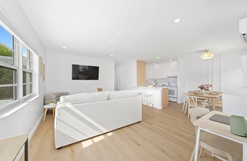 Mango Groves Apartment | M Lake Worth Beach - Modern Villas Near West Palm Beach, Chic Retro Vibes, King Bed, Cozy Backyard, BBQ, Workspace, High-Speed Internet, Free Parking, 5 Minutes to Downtown & Beach