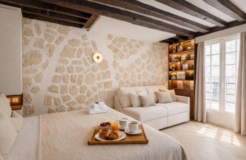 3rd Arrondissement Apartment | M1 - Magnificent Studio in Le Marais's Heart