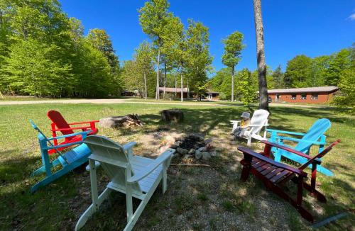 Madawaska Ski Chalet | M1 Spacious Lodge Madawaska Ideal for GroupsTrails