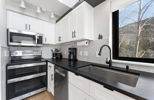 Lakeside Village Condo | M1430-1