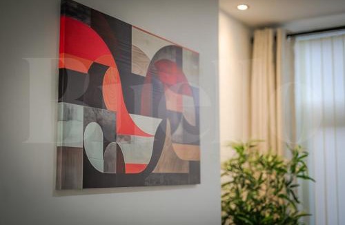 Smethwick House | M5 3bed 2Bath Professionals and Families Parking Premium Beds Electric Sofa Recliners Smart TVs Netflix Underfloor Heating Instant Hot Water FastWifi