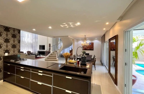 Campeche Leste House | Mansion on Campeche Beach in Florianópolis - Gated Communityn