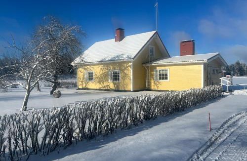 Huittinen House | Maalaistalo, pienessä kylässä, Vakkilassa