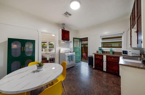 Feldman's House | Mabel Unit #1