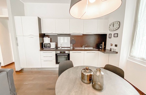 Bullona Apartment | Mac Mahon Suite - One Bedroom Apartment, Sleeps 4